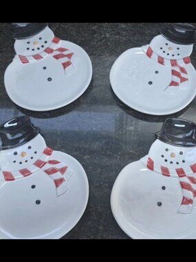 Set of 4 Williams Sonoma Holiday Snowman Plates New without Box Appetizer Snack